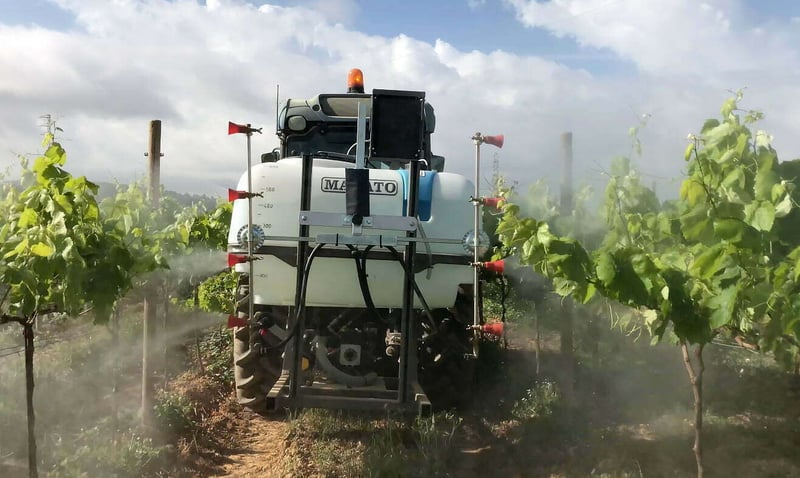 El azufre mojable se aplica con un atomizador