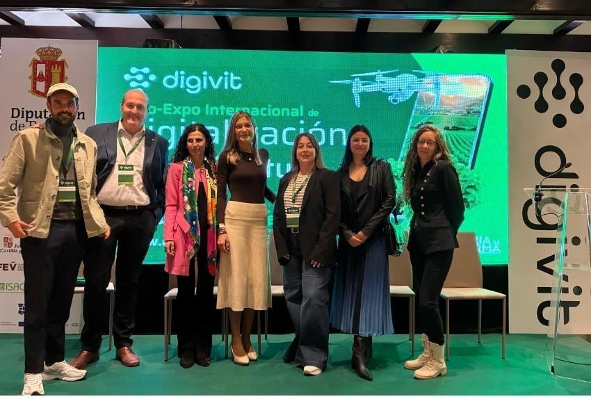 Cristina Carro, Elena Fernandez responsable de mercado bodega ISAGRI, Ruth Cancho. Andres Septien